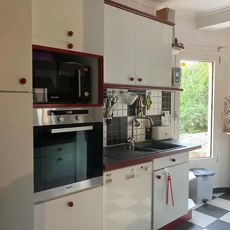 Hébergement de vacances La Maison Rose - Avec Grand Jardin Clos à 300m De La *